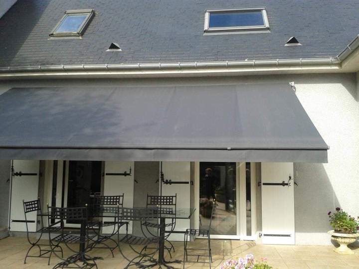 Store de terrasse à bras articulés Tarbes